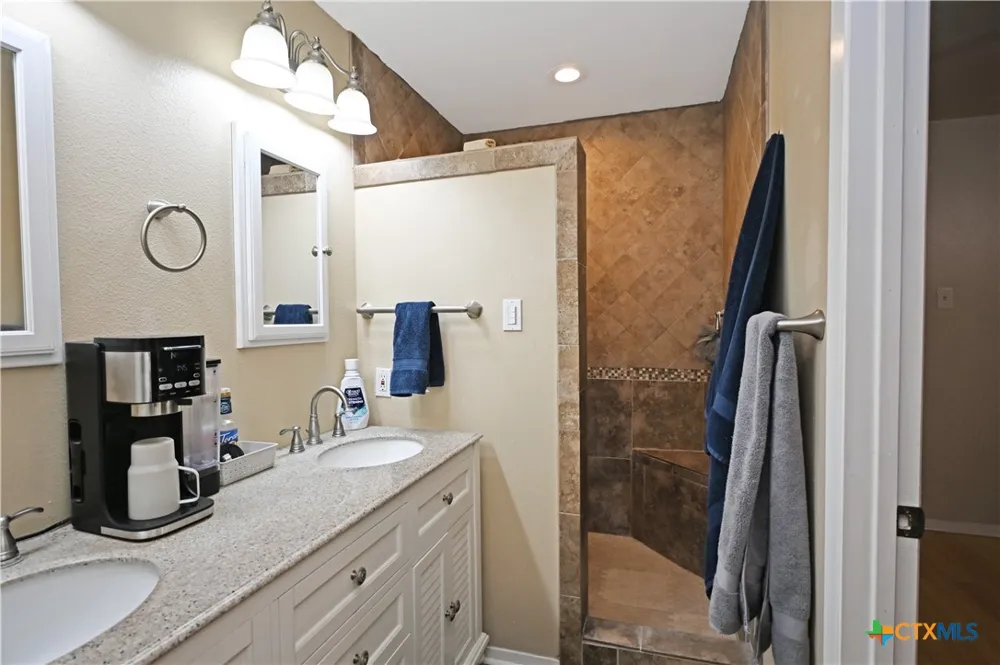 321 High Low Drive New Braunfels, TX 78132