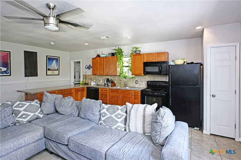321 High Low Drive New Braunfels, TX 78132