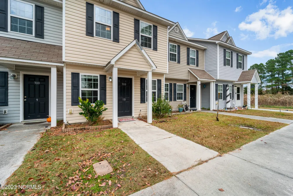 300 Burley Drive #10 Hubert, NC 28539