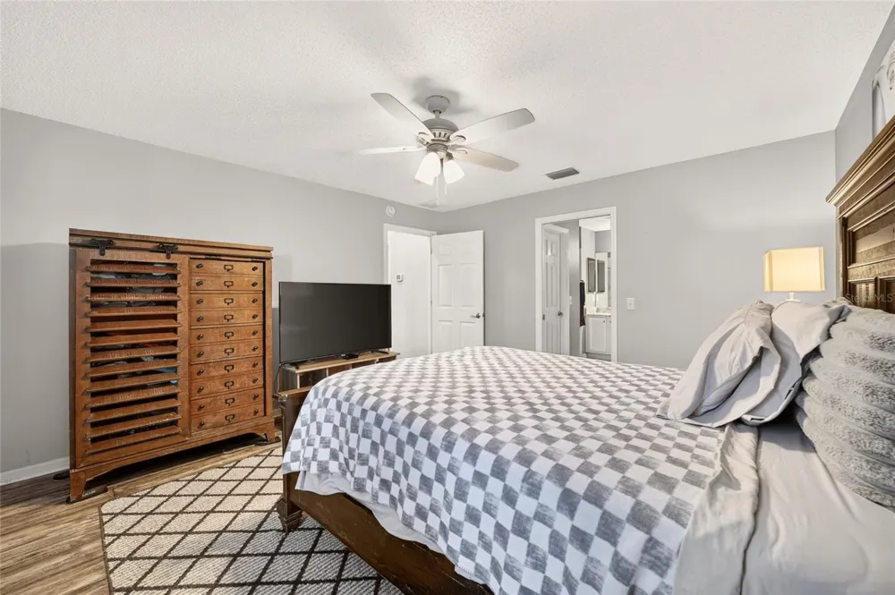 1563 HOLLYBERRY PLACE The Villages, FL 32162