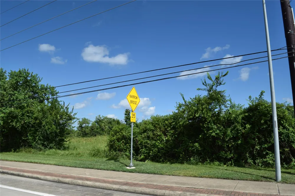 3521 Dixie Farm Road Pearland, TX 77581