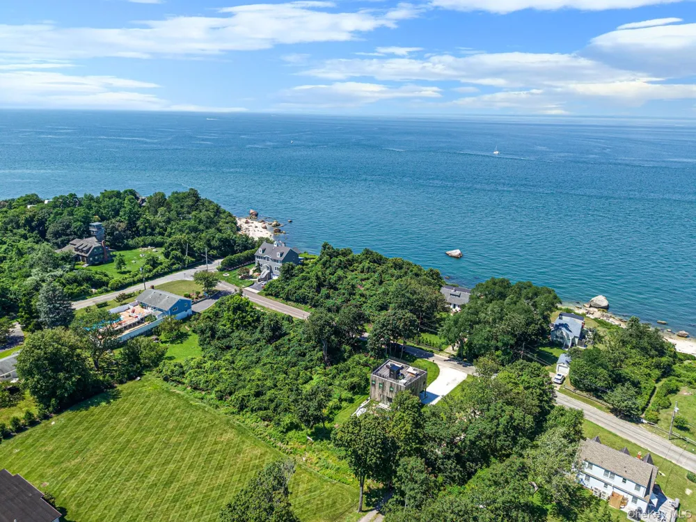 400 Aquaview Avenue East Marion, NY 11939