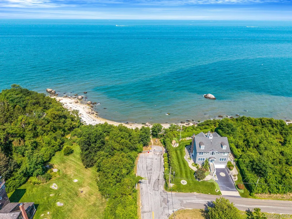 400 Aquaview Avenue East Marion, NY 11939