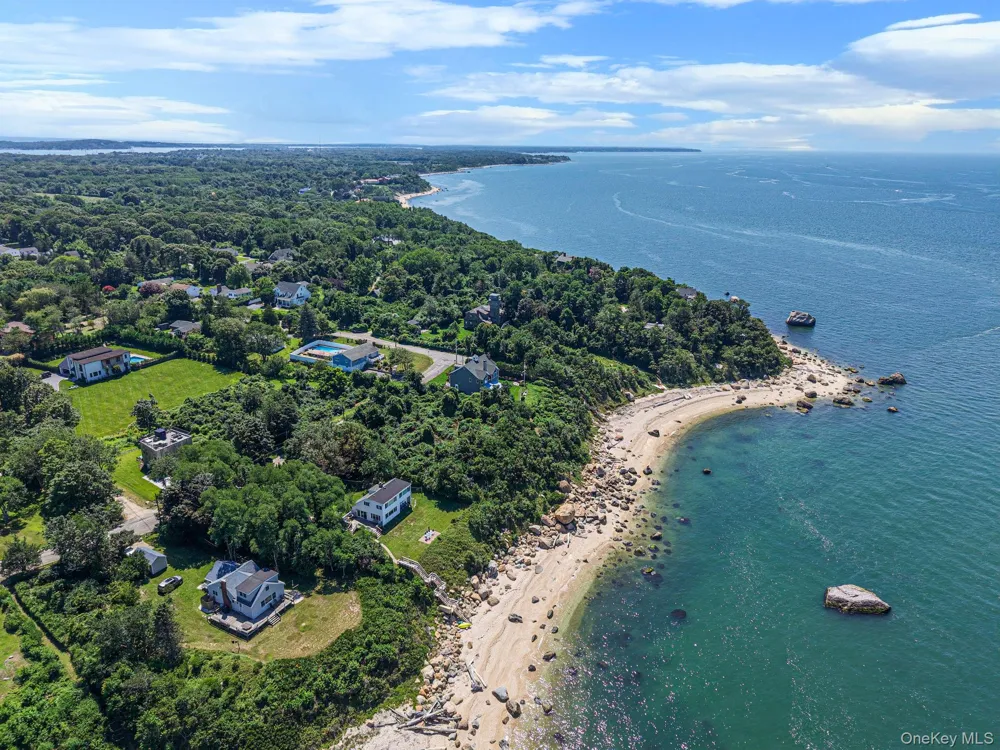 400 Aquaview Avenue East Marion, NY 11939
