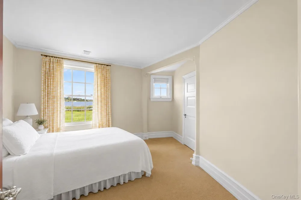 767 Montauk Highway Quiogue, NY 11978