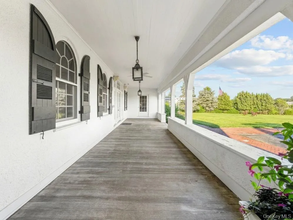 767 Montauk Highway Quiogue, NY 11978