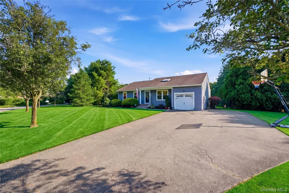 71 Triangle Lane Baiting Hollow, NY 11933