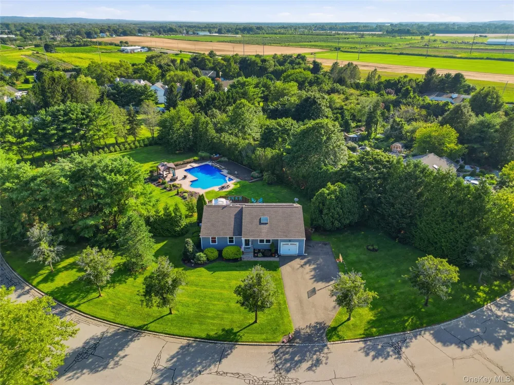 71 Triangle Lane Baiting Hollow, NY 11933