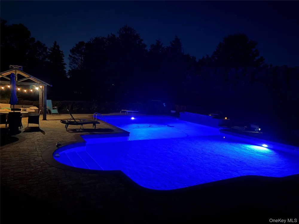 71 Triangle Lane Baiting Hollow, NY 11933