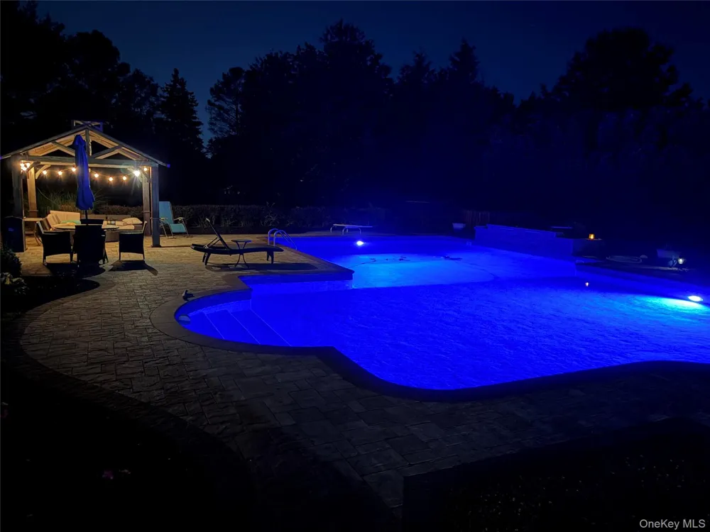 71 Triangle Lane Baiting Hollow, NY 11933