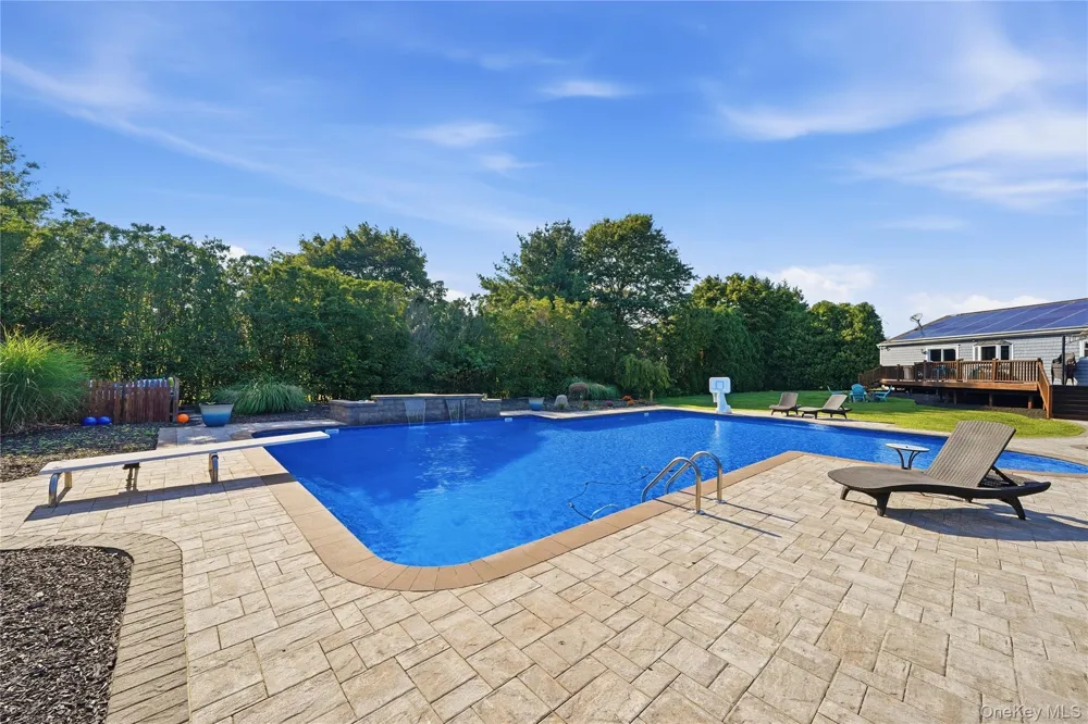 71 Triangle Lane Baiting Hollow, NY 11933