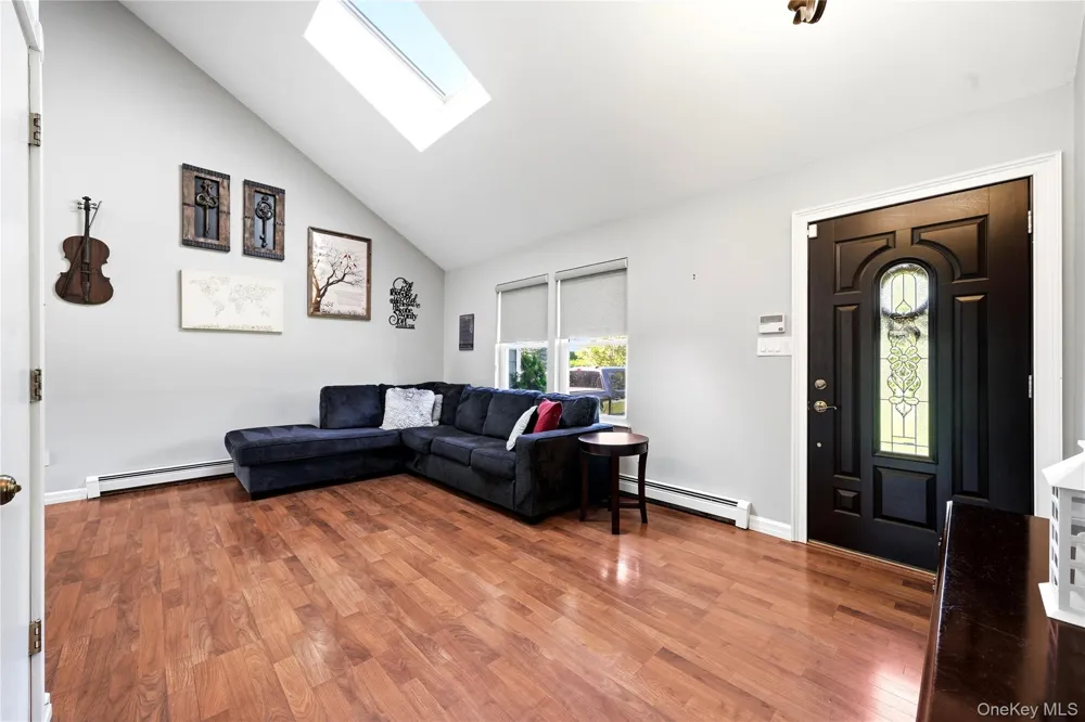 71 Triangle Lane Baiting Hollow, NY 11933