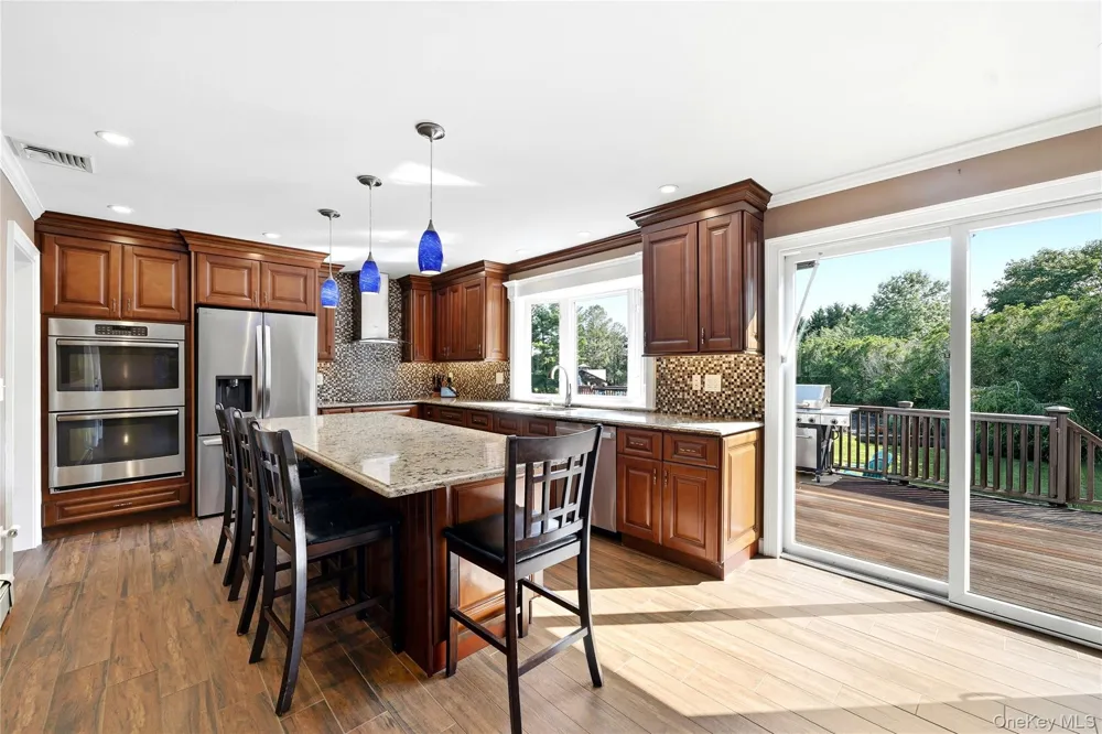 71 Triangle Lane Baiting Hollow, NY 11933