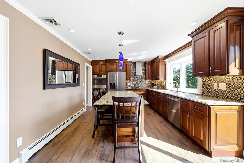 71 Triangle Lane Baiting Hollow, NY 11933