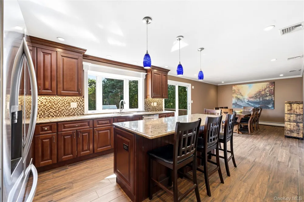 71 Triangle Lane Baiting Hollow, NY 11933