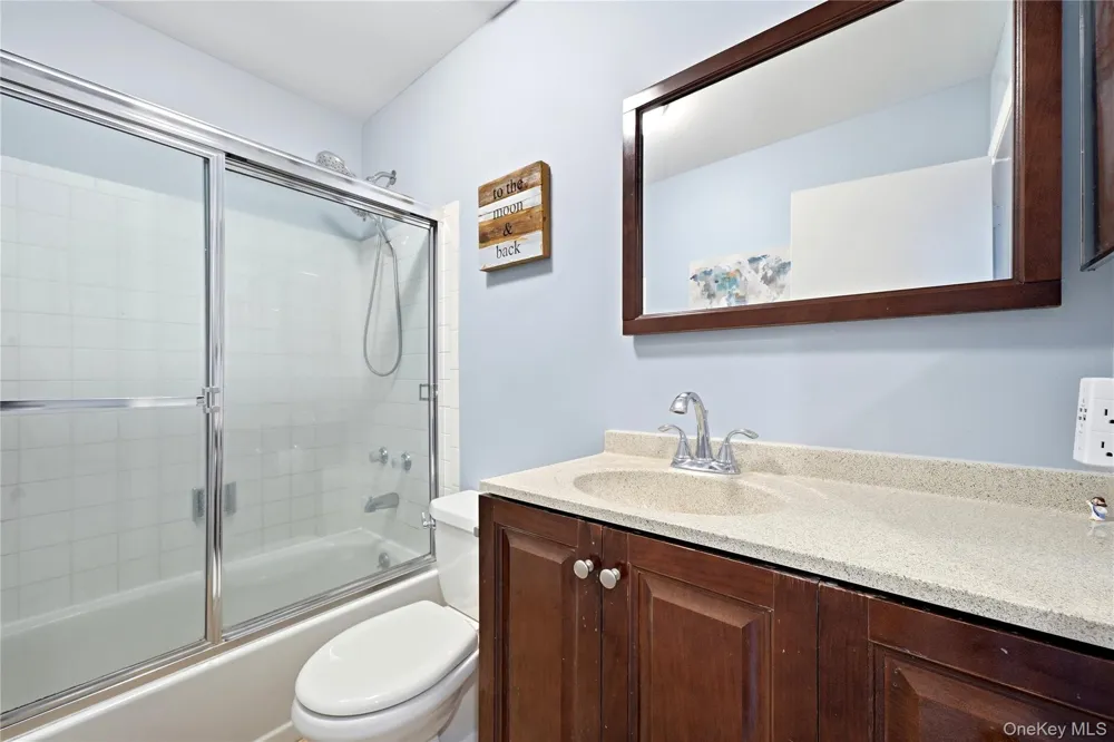 71 Triangle Lane Baiting Hollow, NY 11933