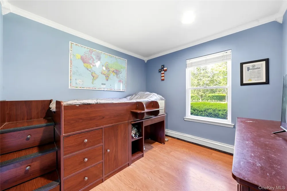 71 Triangle Lane Baiting Hollow, NY 11933