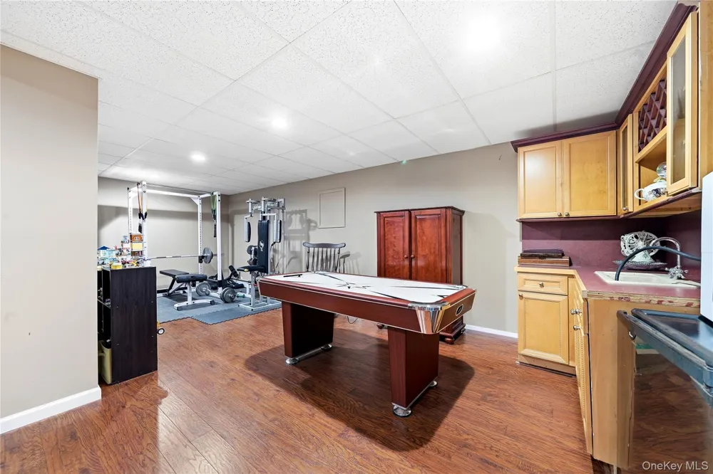 71 Triangle Lane Baiting Hollow, NY 11933