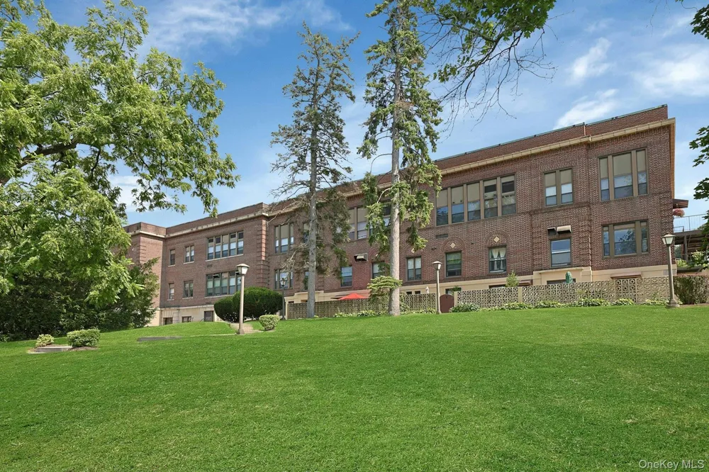 60 Kensico Road #13 Thornwood, NY 10594