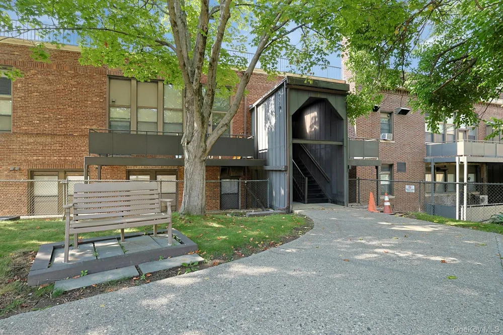 60 Kensico Road #13 Thornwood, NY 10594