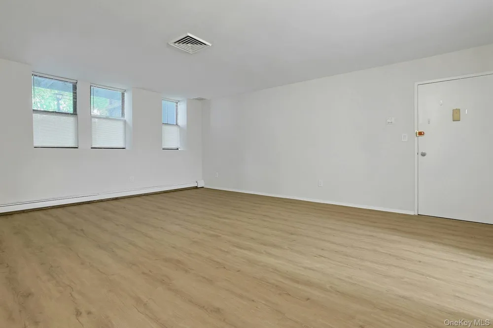 60 Kensico Road #13 Thornwood, NY 10594