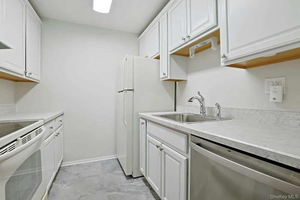 60 Kensico Road #13 Thornwood, NY 10594