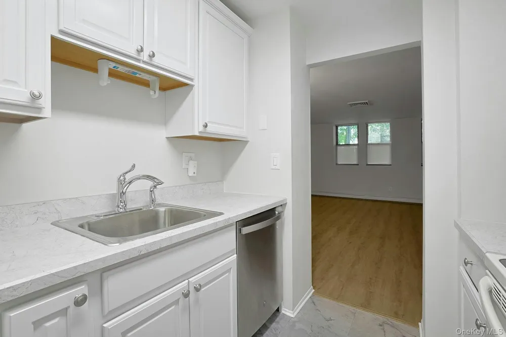 60 Kensico Road #13 Thornwood, NY 10594