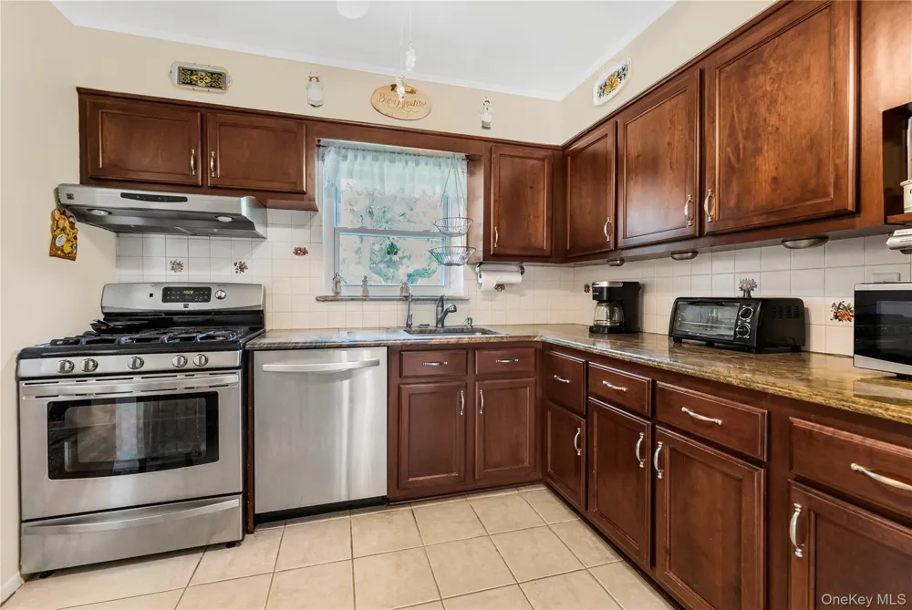 33 Dexter Road Yonkers, NY 10710