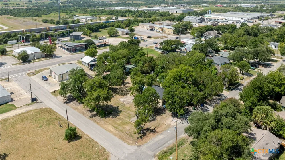 1101 W 3rd Street Taylor, TX 76574