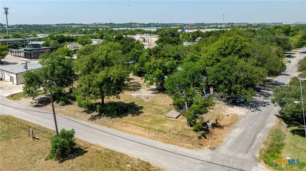 1101 W 3rd Street Taylor, TX 76574