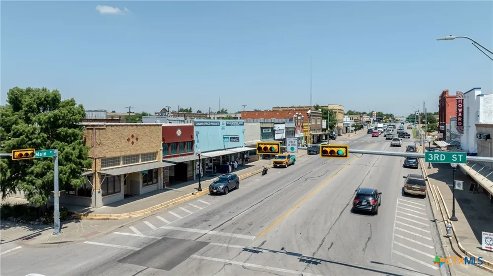 1101 W 3rd Street Taylor, TX 76574