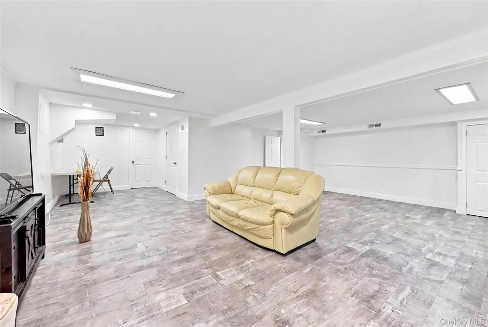 1230 Parkwood Drive Merrick, NY 11566