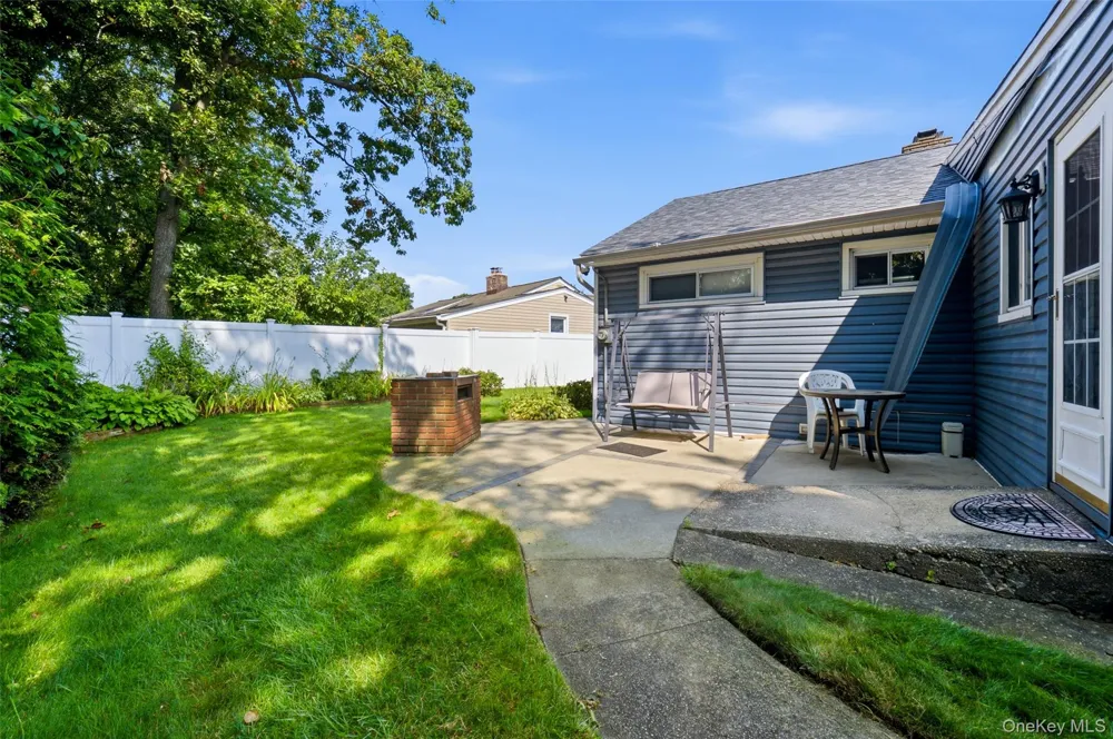 1230 Parkwood Drive Merrick, NY 11566