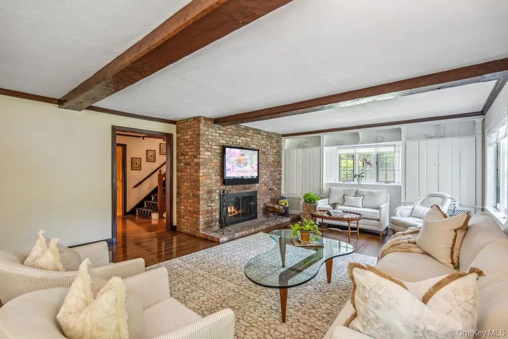 34 Wensley Drive Great Neck, NY 11021
