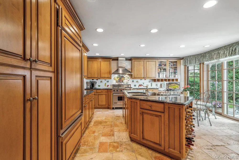 34 Wensley Drive Great Neck, NY 11021