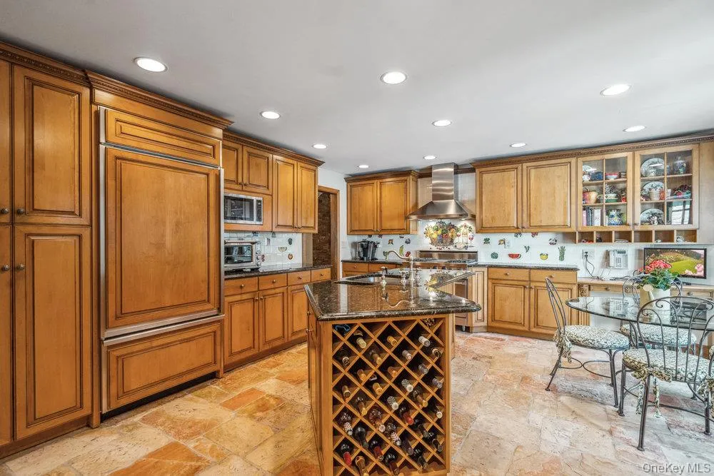 34 Wensley Drive Great Neck, NY 11021