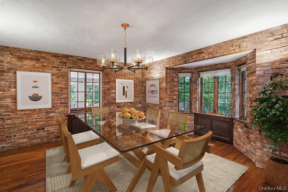 34 Wensley Drive Great Neck, NY 11021
