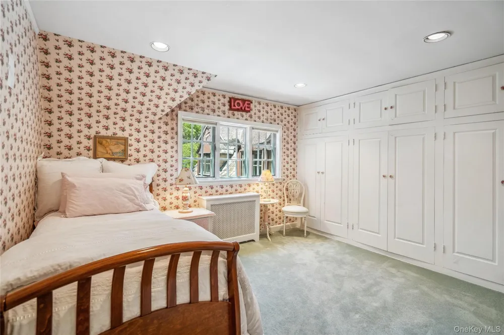 34 Wensley Drive Great Neck, NY 11021