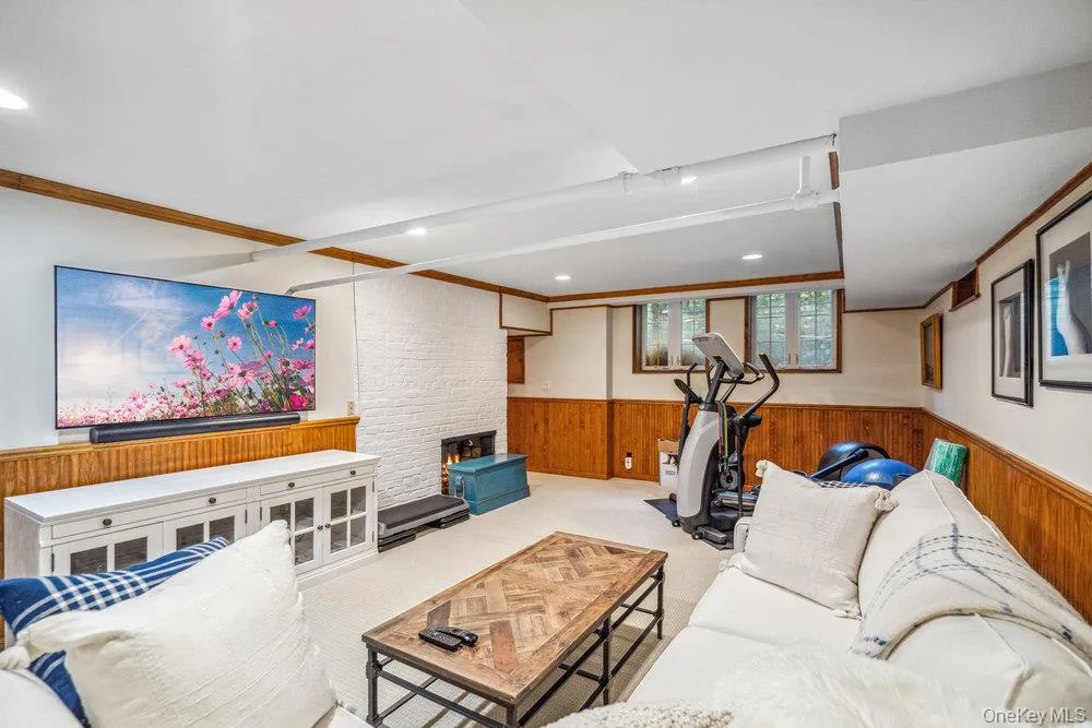 34 Wensley Drive Great Neck, NY 11021