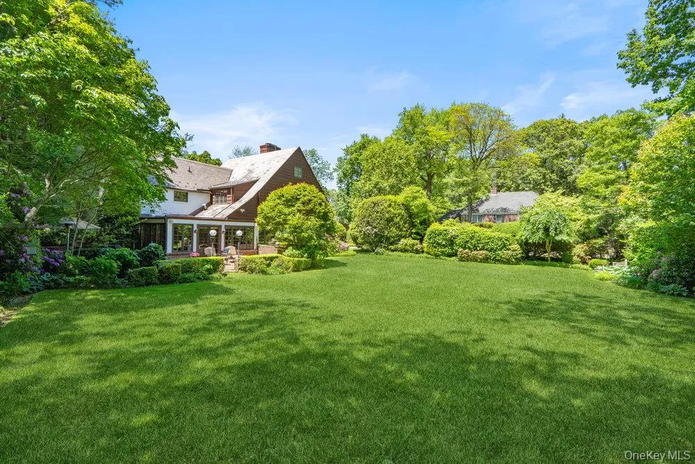 34 Wensley Drive Great Neck, NY 11021