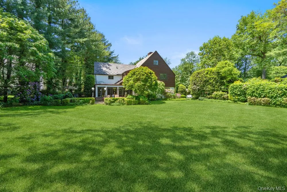 34 Wensley Drive Great Neck, NY 11021