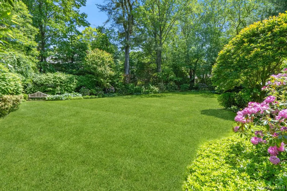 34 Wensley Drive Great Neck, NY 11021
