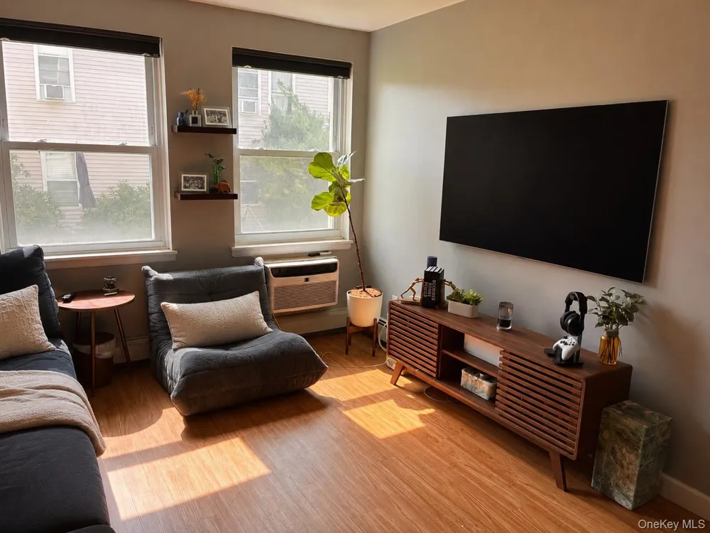 270 Lowndes Avenue #121G Huntington Station, NY 11746
