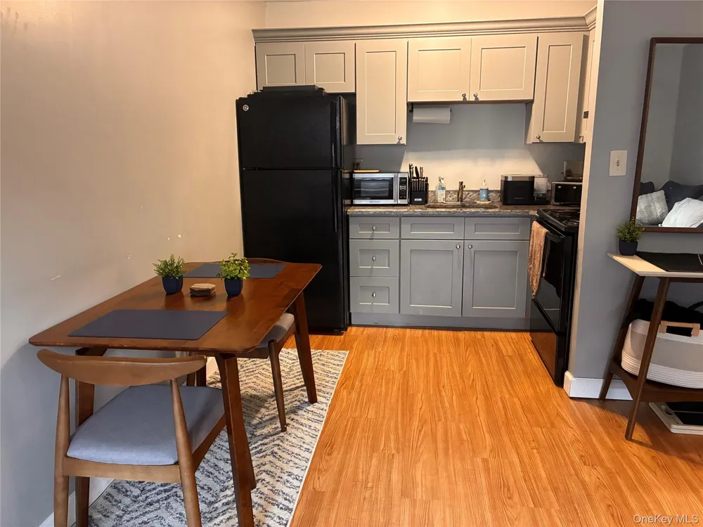 270 Lowndes Avenue #121G Huntington Station, NY 11746