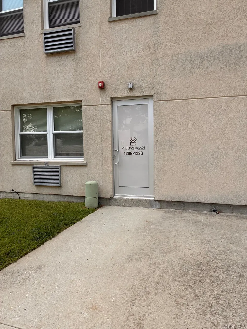 270 Lowndes Avenue #121G Huntington Station, NY 11746