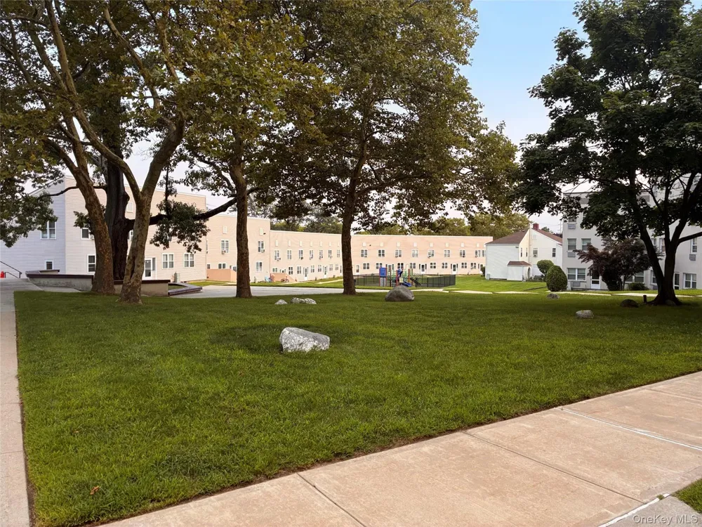 270 Lowndes Avenue #121G Huntington Station, NY 11746