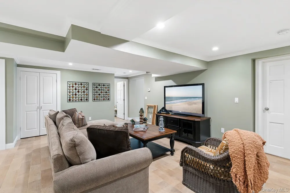 245 Meadows W Bridgehampton, NY 11932