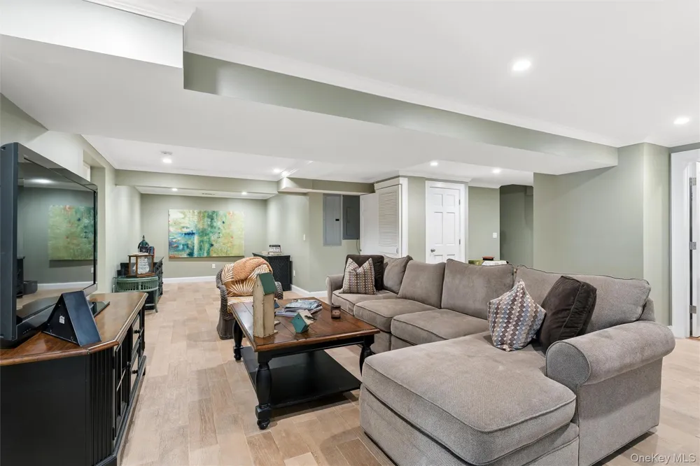 245 Meadows W Bridgehampton, NY 11932