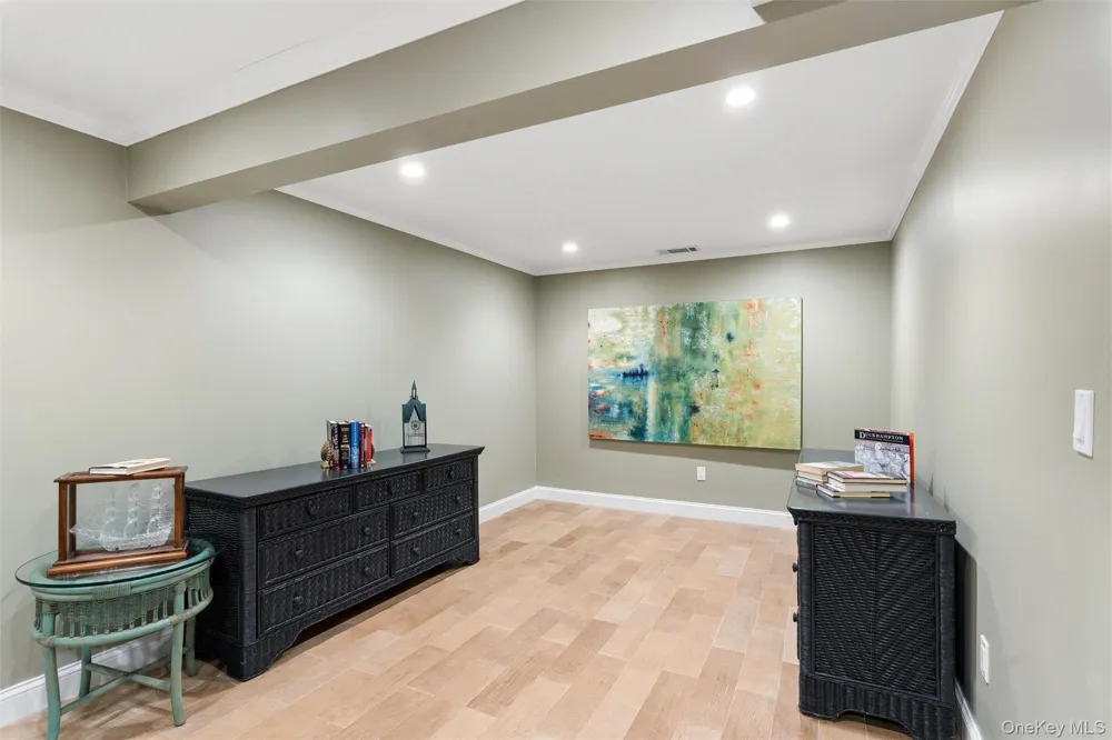 245 Meadows W Bridgehampton, NY 11932