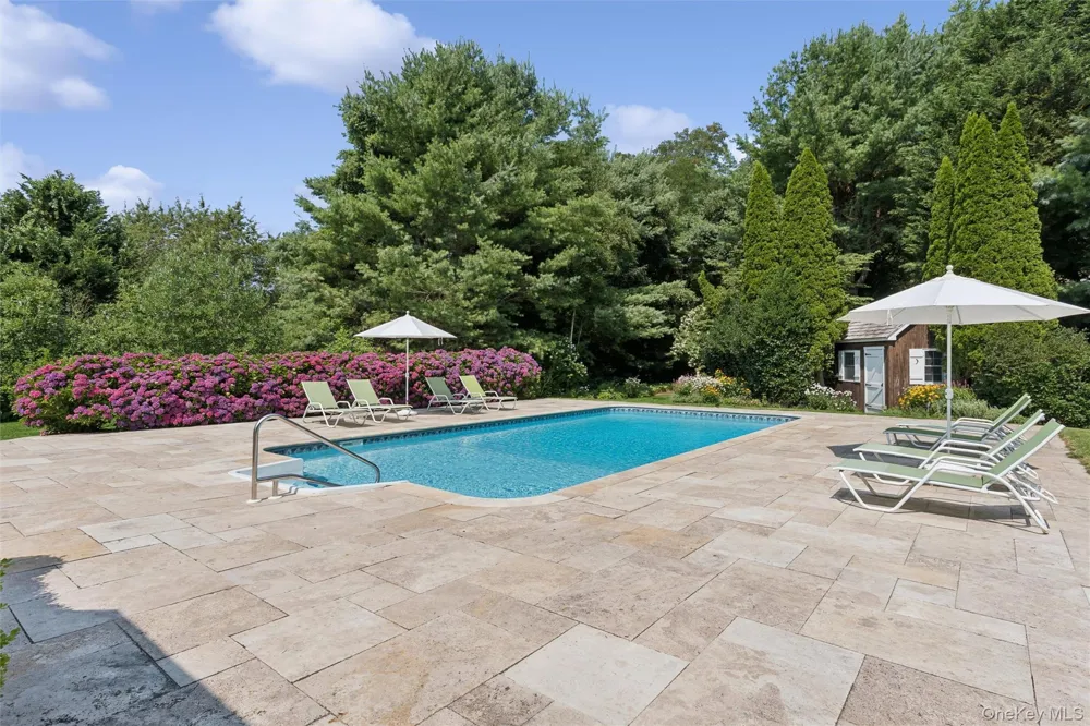 245 Meadows W Bridgehampton, NY 11932